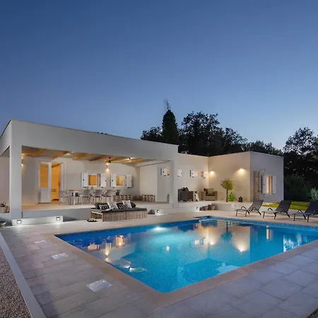 Stunning In With Outdoor Swimming Pool, Wifi And 3 Bedrooms * Cepljani
