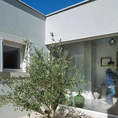 Stunning In With Outdoor Swimming Pool, Wifi And 3 Bedrooms Villa Cepljani